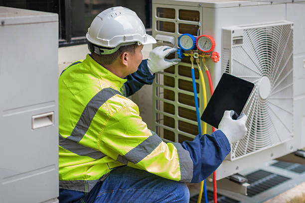 Professional Hvac Installation technician working in Nokomis, FL